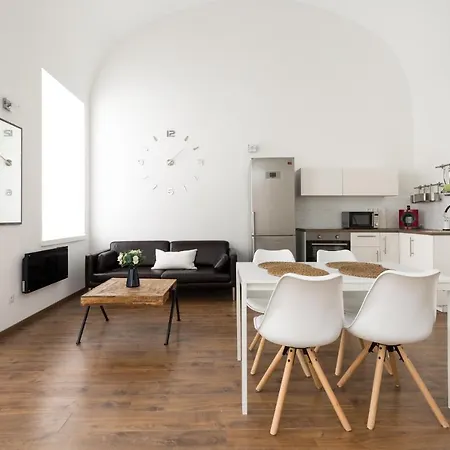 B17 Bajcsy Apartment *
