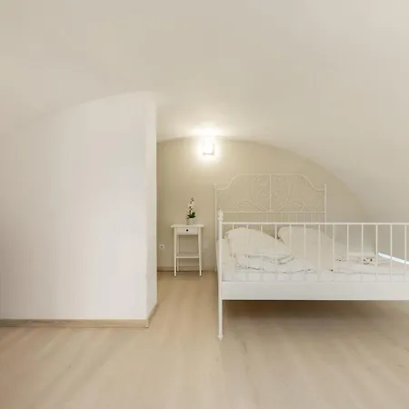 Apartment B17 Bajcsy